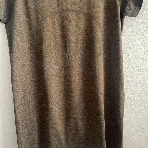 Lululemon Swiftly Tech Short Sleeve 2.0 Size 10 - Picture 2 of 7